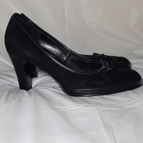 Aerosoles Suede Black Heels with Bow - Picture 3 of 5